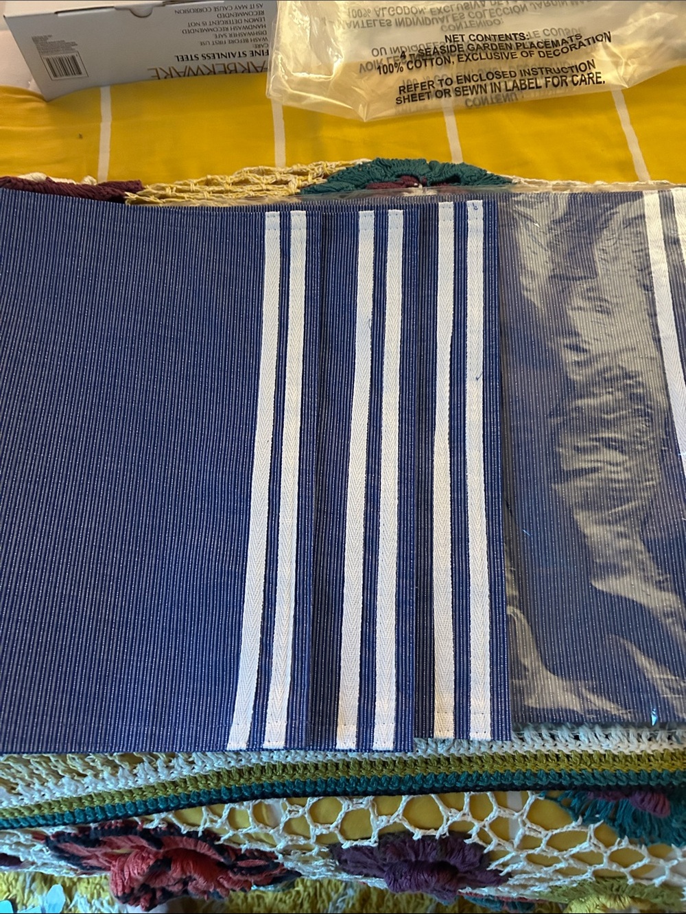 8 Seaside Gardens Placemats Beautiful Blue with White Trim